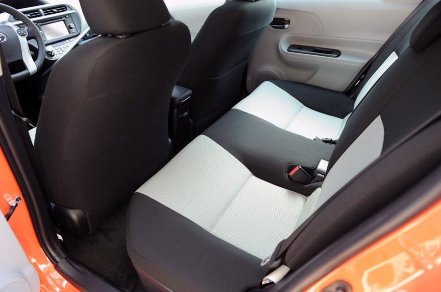  Toyota Prius C 2012 года  (фото 29 из 87)